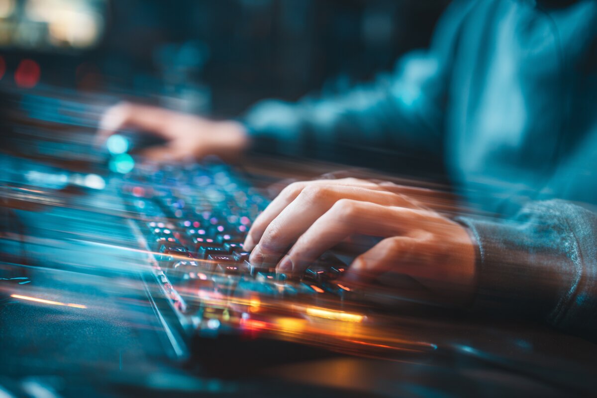 Tay esports chuyên nghiệp